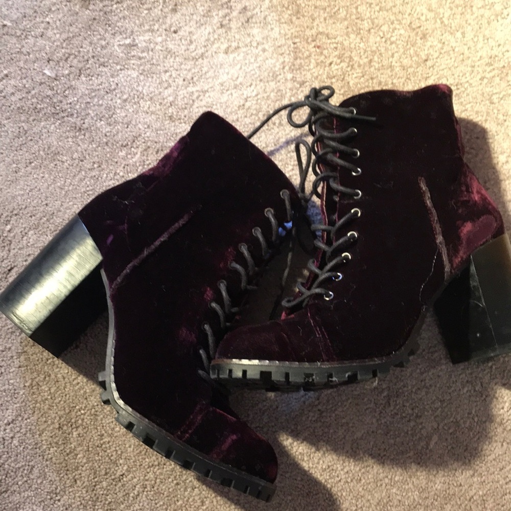 PLUM VELVET REPORT SIGNATURE HEELED BOOTIES